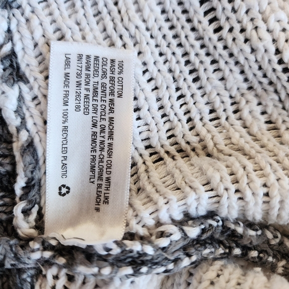 Oshkosh Genuine Tribal Knit Button Front Girls Hoodie Poncho Size 4T - Picture 5 of 5